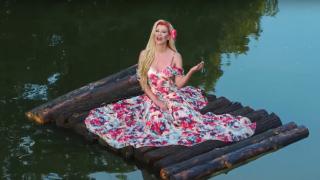 Нелина преживя нещо кошмарно насред езеро и се наложи... ВИДЕО