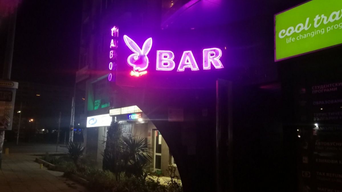 Мощен удар по бургаски бардак с млади жрици, спипаха ъндърграунд герой СНИМКИ 18+