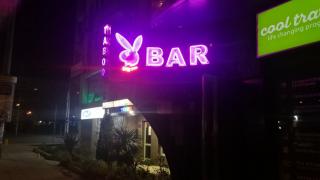 Мощен удар по бургаски бардак с млади жрици, спипаха ъндърграунд герой СНИМКИ 18+