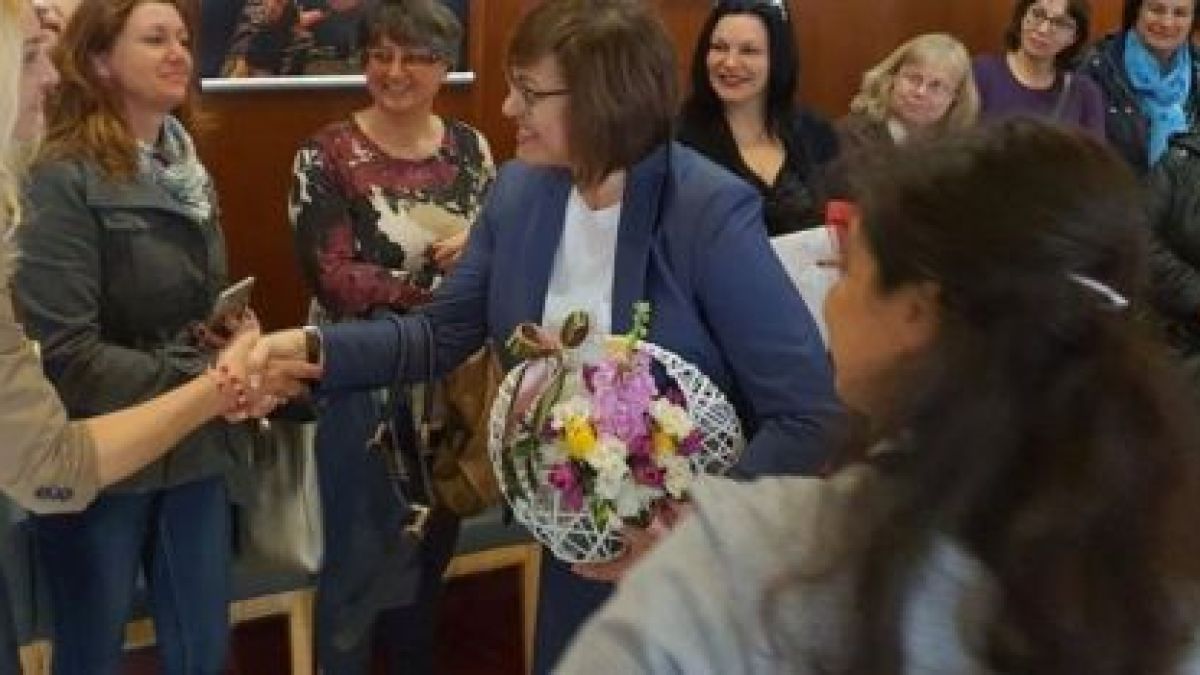 Нинова поздрави жените: Бъдете благословени и щастливи с мъжете до вас