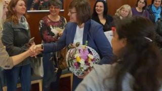 Нинова поздрави жените: Бъдете благословени и щастливи с мъжете до вас