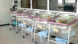 Медицинска сестра спаси първо бащата, а след 33 години и сина СНИМКИ