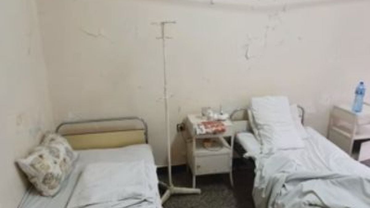 Мрежата прегря от ВИДЕО на млад мъж под карантина в болницата в Бяла Слатина