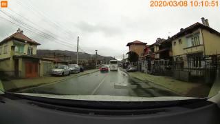 Нахалник на пътя втрещи с наглост ВИДЕО