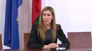 Ангелкова с тревожни новини за туристическия бранш ВИДЕО