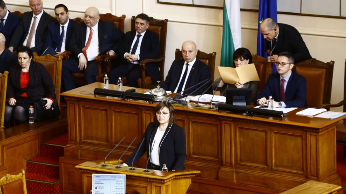 Нинова критикува ГЕРБ за смъкването на ДДС-то
