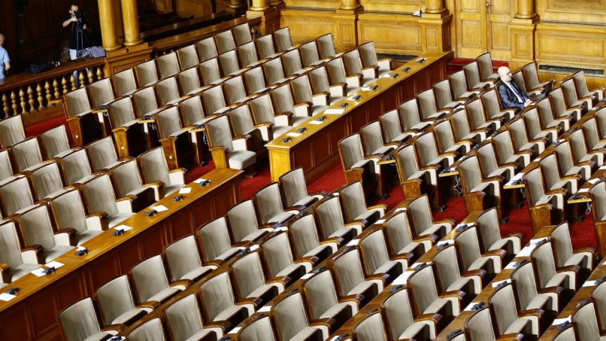 В парламента ще ври и кипи, след като се разбра, че има депутат с коронавирус
