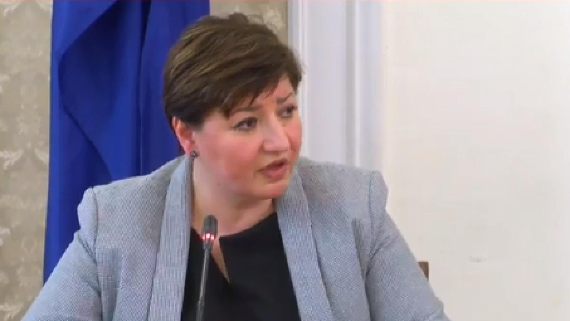 Шефката на правната комисия обяви сериозните санкции, които чакат всеки, нарушил мерките за сигурност!