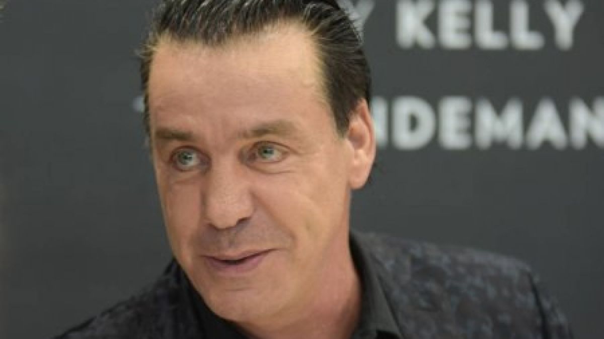 Вижте как се защити лидерът на група Rammstein от коронавируса ВИДЕО