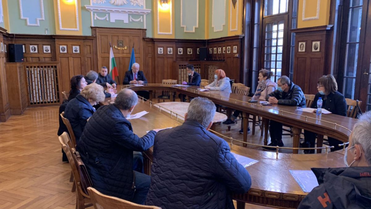Кметът на Пловдив на спешна среща с управителите на общинските здравни заведения