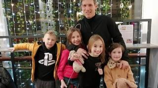 СНИМКИТЕ на този мъж шашнаха цял свят ВИДЕО