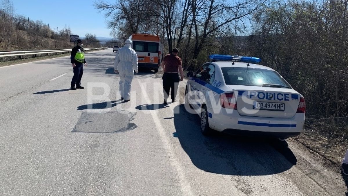 Трима видинчани с всички симптоми на COVID-19 катастрофираха на път за "Пирогов", на водача му прилошало СНИМКИ