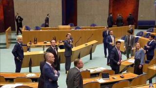 Министър припадна по време на обсъждане на коронавируса ВИДЕО