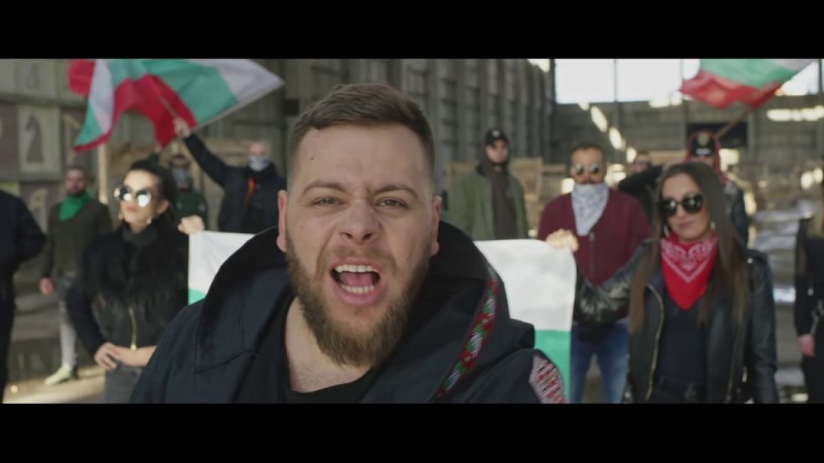 Певецът Моисей предизвика бурни вълнения с патриотичен призив ВИДЕО