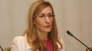 Ангелкова скастри туроператорите заради COVID-19 и разкри, че... 