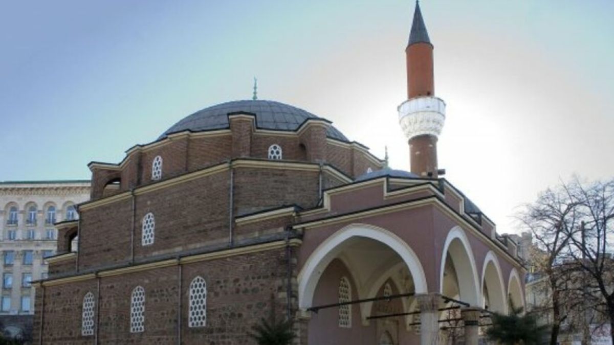 Турция затваря джамиите заради COVID-19