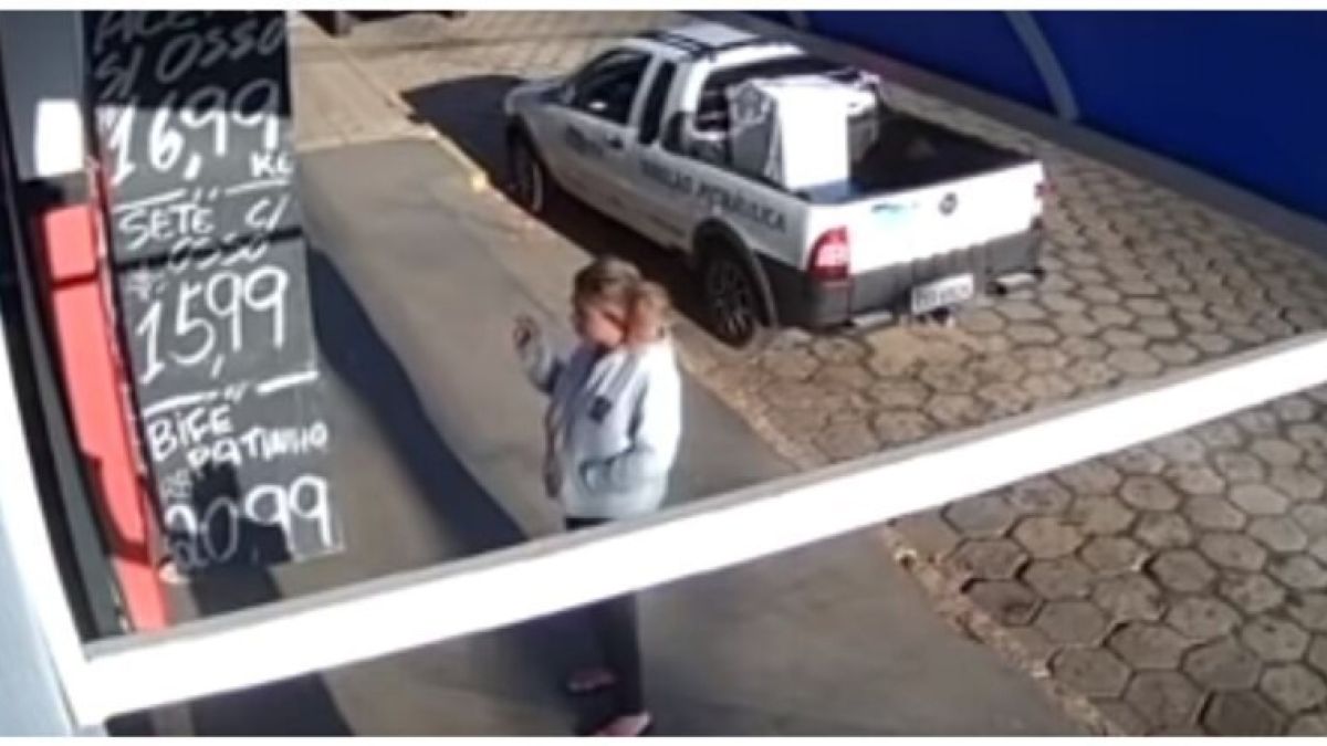 Жена по чудо избягна смъртта на тротоар ВИДЕО