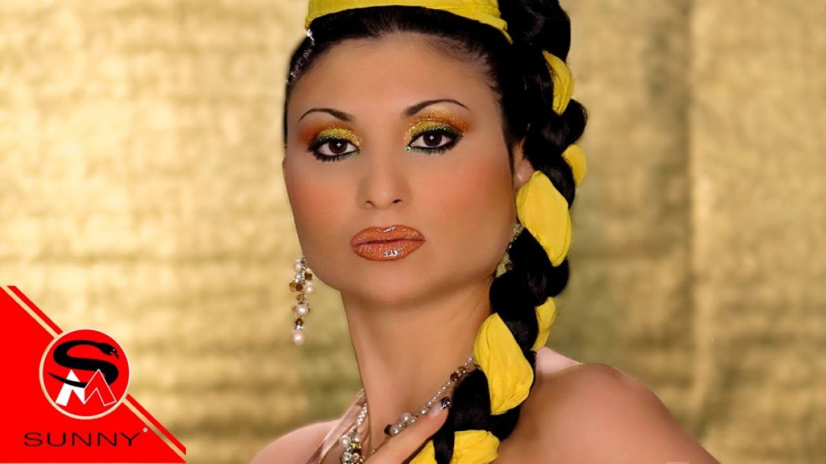 Софи Маринова пред БЛИЦ: Искам маникюр! Поне като се мре да сме красиви!