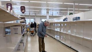 Опразниха магазините в Англия
