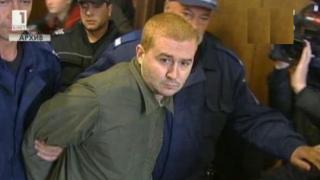 Двойният убиец от „Соло“ се крие от 11 години