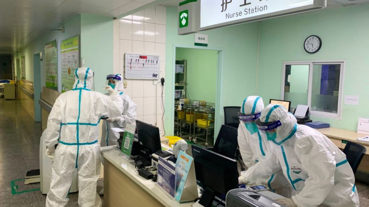 Забравете за скорошен край на пандемията в Европа, предупреди известен китайски вирусолог