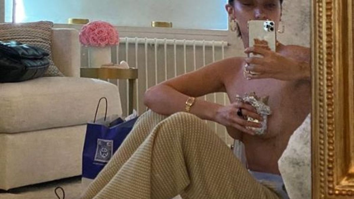Бела Хадид се пусна по голи гърди и призова за... СНИМКА 18+   