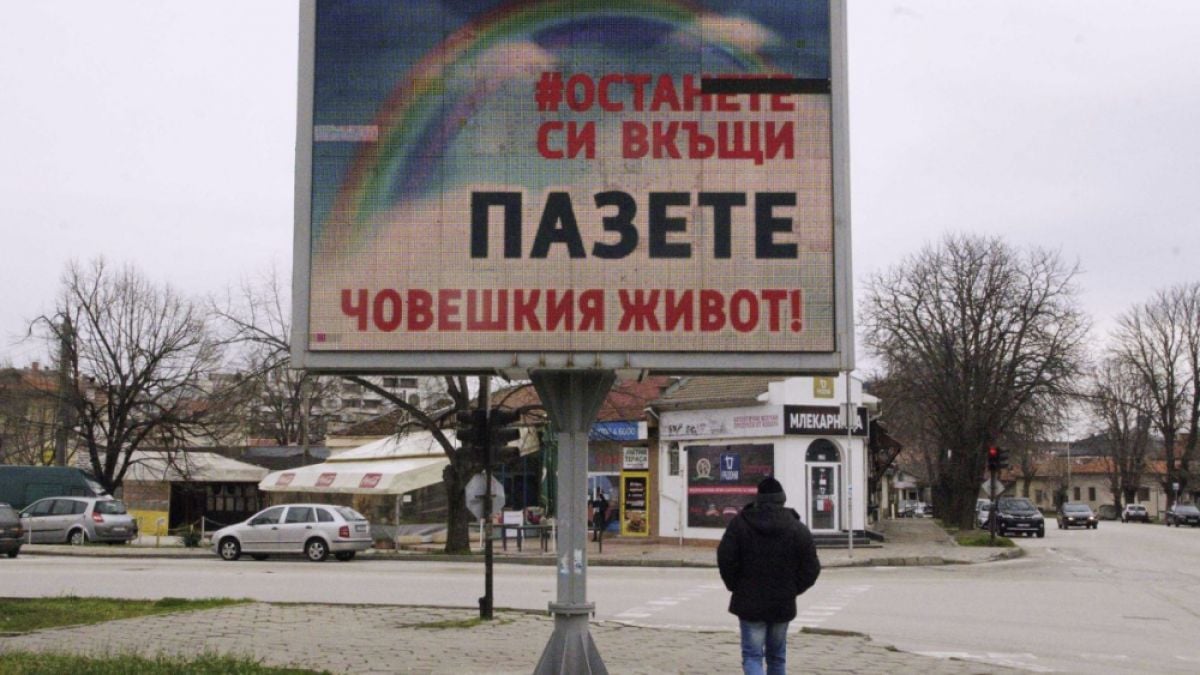 В Силистра се молят на Богородица да ги спаси от COVID-19 СНИМКИ 