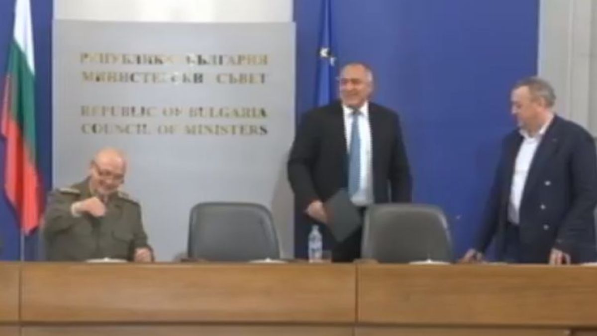 Борисов с невероятна шега към шефа на ВМА ВИДЕО