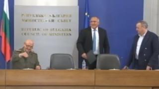 Борисов с невероятна шега към шефа на ВМА ВИДЕО