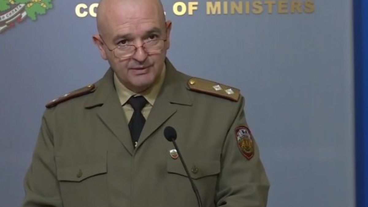 Ген. Мутафийски шокира всички с режима си! В 2 през нощта той... 