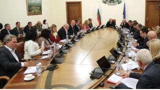 Излезе постановлението за заплатите 60:40, които държавата поема