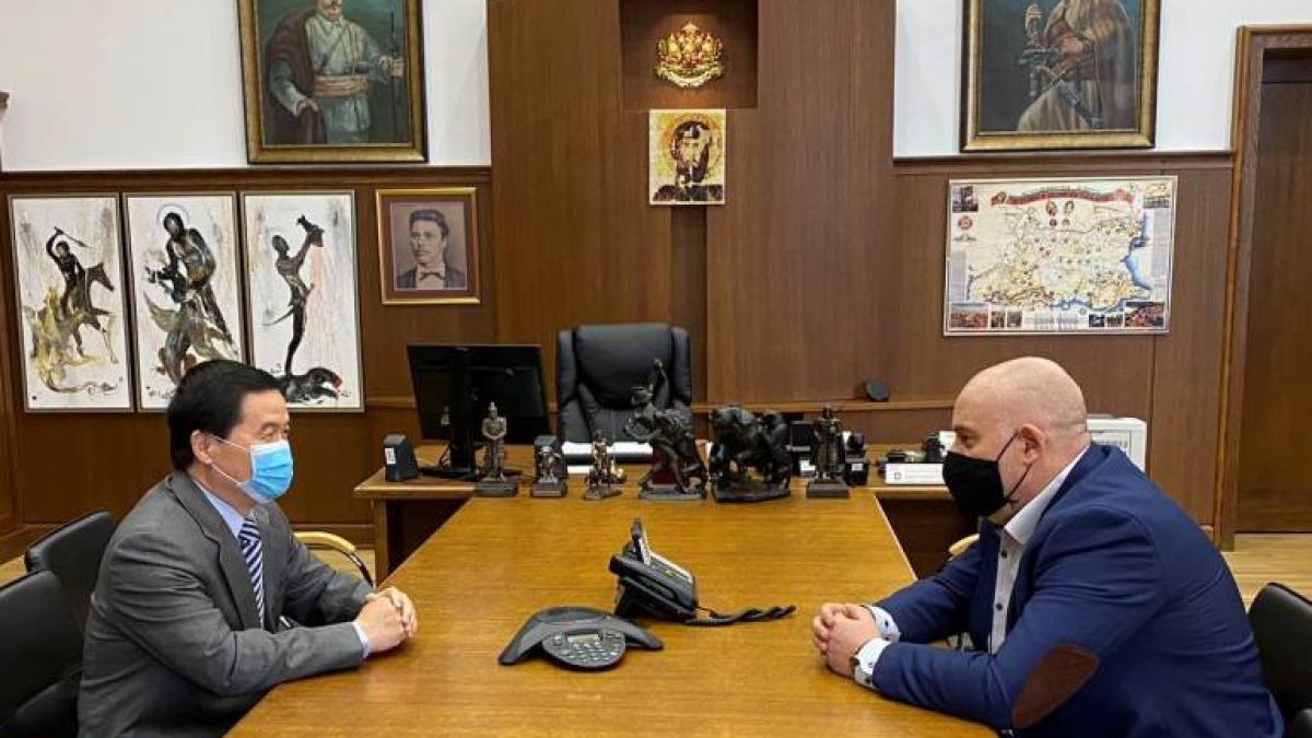 Първо в БЛИЦ! Гешев се срещна с посланика на Китай!