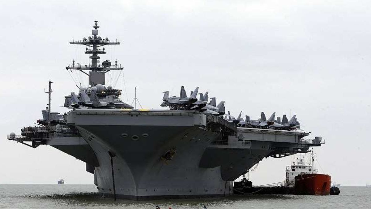 US самолетоносачът "Теодор Рузвелт" пламна от заразата COVID-19 