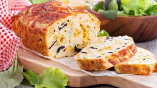 Нереална вкусотия: Солен кекс с шунка и маслини