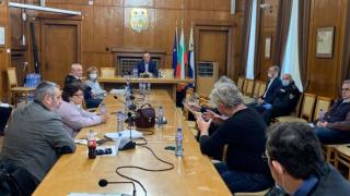 Щабът в Бургас с последни новини за един от лекарите с COVID-19