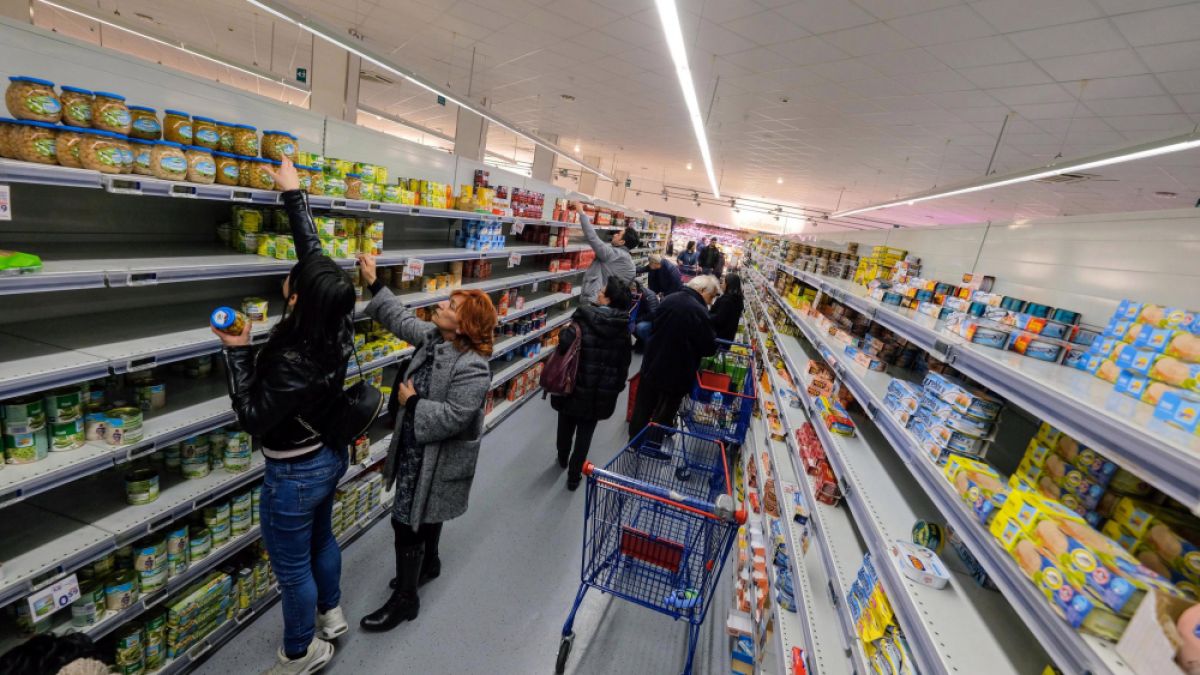  В Сицилия озверяха от карантината, гладни тълпи разграбват магазини, готви се революция 