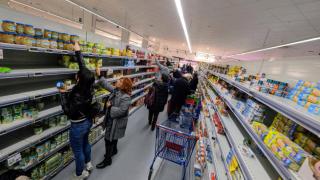  В Сицилия озверяха от карантината, гладни тълпи разграбват магазини, готви се революция 