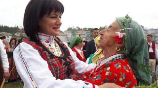 Караянчева сподели интересни СНИМКИ и призова да...