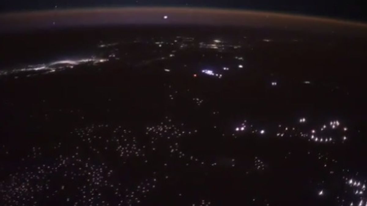 NASA показа уникално ВИДЕО на Земята през нощта 