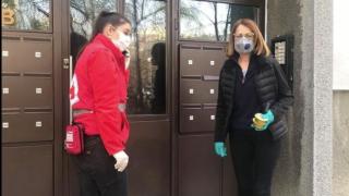 Фандъкова сложи маска и ръкавици и тръгна по улиците, за да.. СНИМКИ