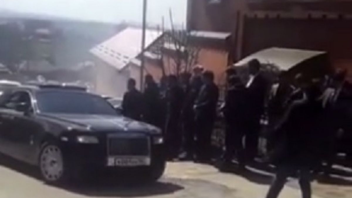 Напук на коронавируса десетки се събраха на сватба и стана голяма беля ВИДЕО 