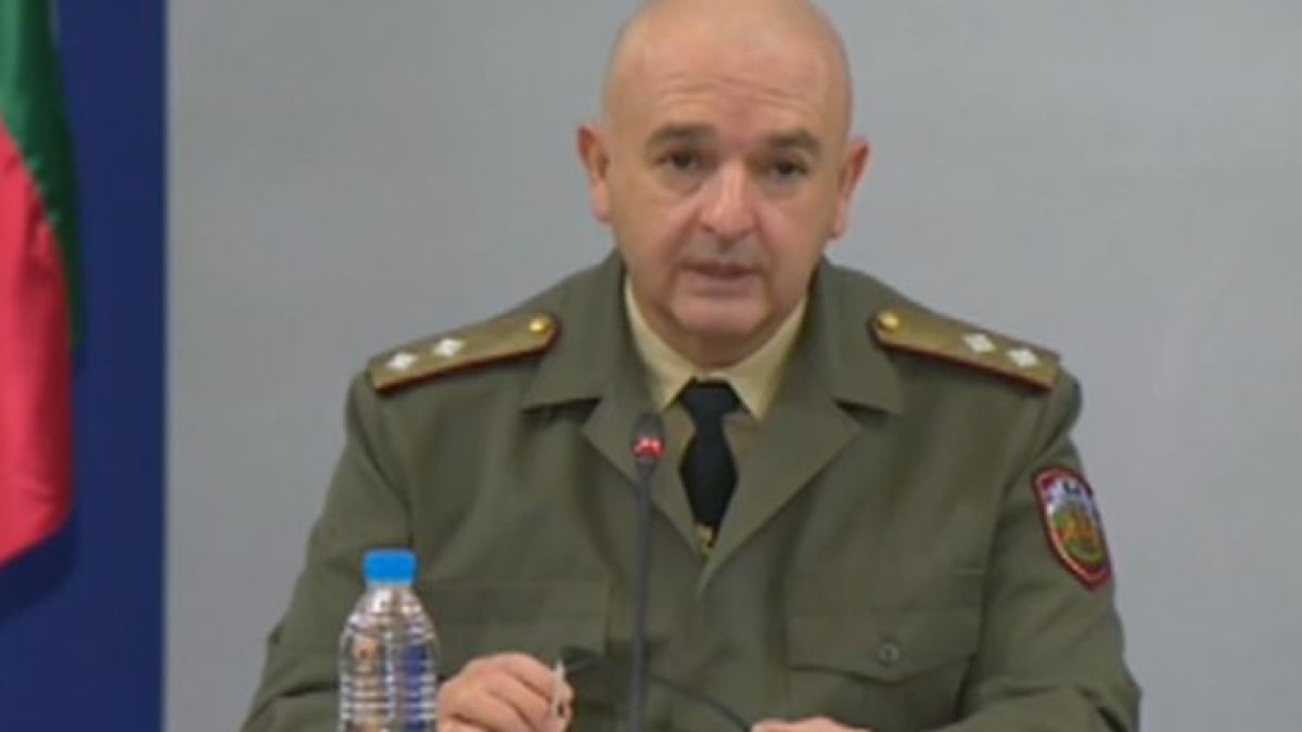 Ген. Мутафчийски обясни защо се налага да носим маски и кога е крайният срок да си ги набавим