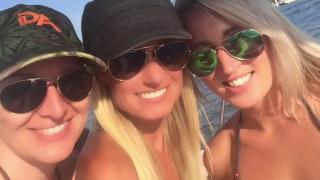 Смях до спукване: Три блондинки си говорят за времето 
