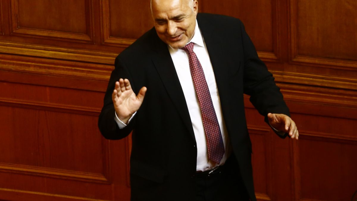 Жега в парламента: Депутати подлагат на разпит Борисов