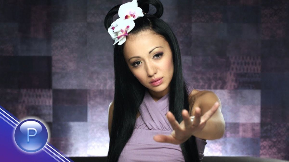 Ани Хоанг си показа малките гърди, оказаха се... СНИМКИ 18+