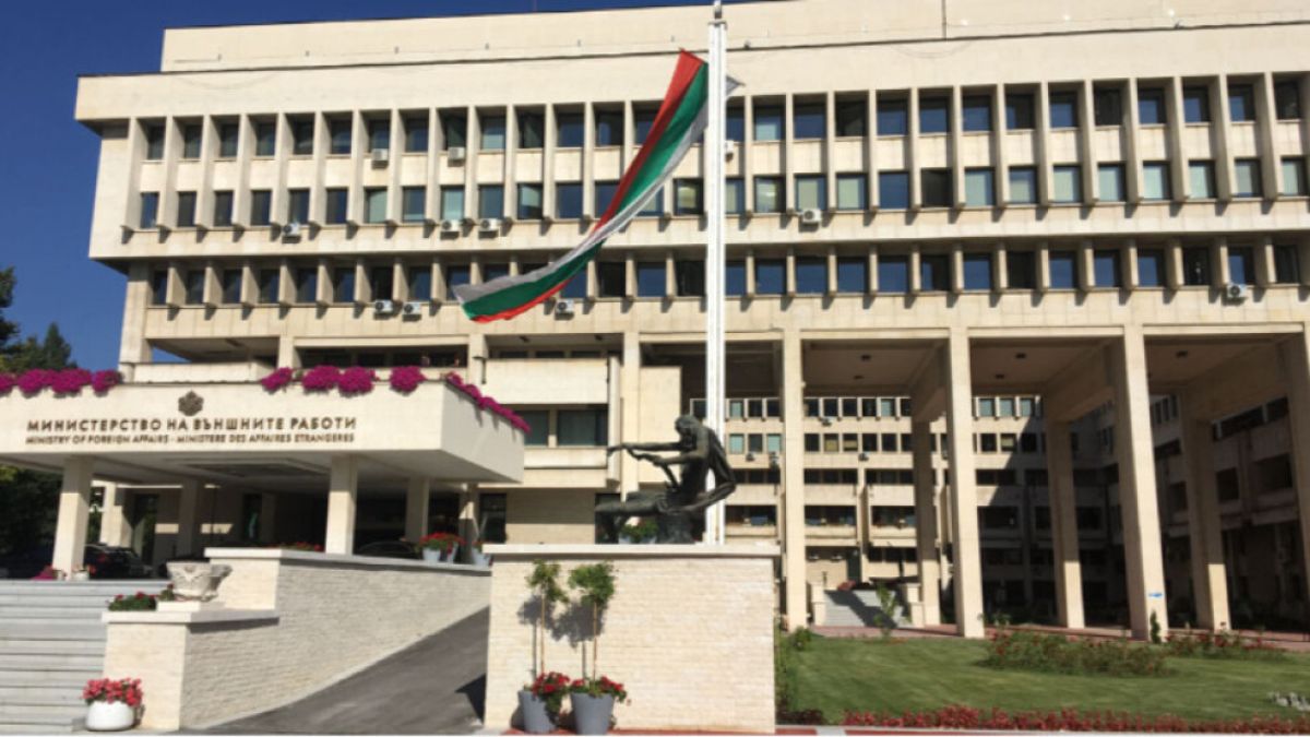 МВнР с препоръки към българите, пътуващи до...