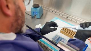Лекари отказаха тест за COVID-19 на студент и го погубиха СНИМКИ