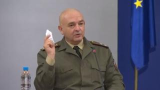 Шефът на ВМА размаха маска и разби всички митове за носенето й ВИДЕО