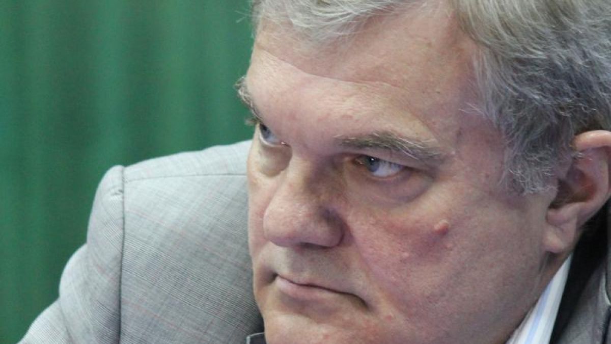 Румен Петков призова депутати и министри да си платят тестовете  за COVID-19