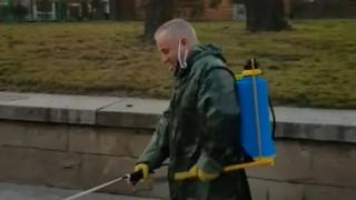 Цял Сандански говори за кмета Стоянов, който навлече предпазен костюм и... СНИМКА 